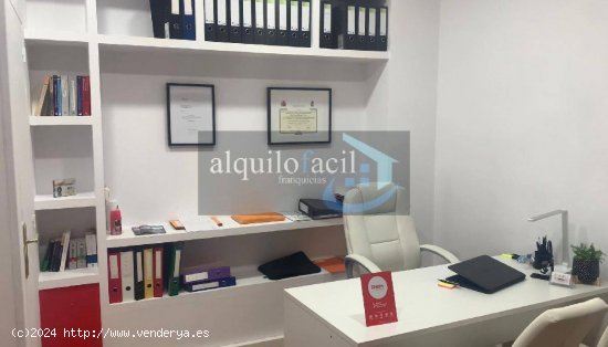  SE ALQUILA OFICINA EN C/ GAONA DE 20 METROS POR 375€ 