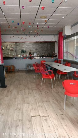 SE ALQUILA BAR EN ZONA FERIA- PILAR DE 75 METROS POR 500€