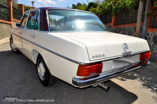 Mercedes 220 220D W115 /8 COLECCIONISTA de 1979 con 80.000 Km por 22.700 EUR. en Granada