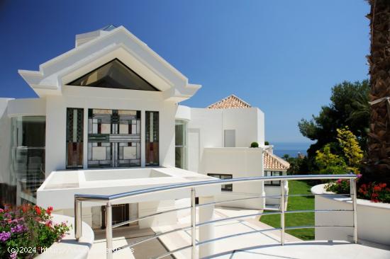 Lujosa y contemporanea villa en Sierra Blanca, Marbella - MALAGA