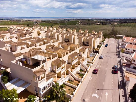 LOS ALCORES VILLAGES SAN MIGUEL DE SALINAS ADOSADO DE 2 DORMITORIOS Y 2 BAÑOS TIPO D - ALICANTE