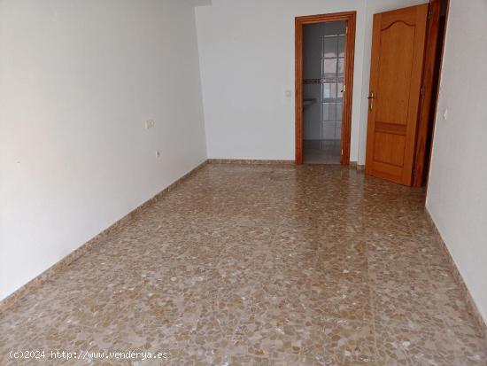  GRAN PISO CENTRICO EN VENTA EN ADRA - ALMERIA 