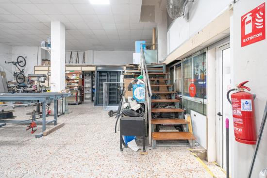 3 LOCALES COMERCIALES CON UN TOTAL DE 541M2 - ALMERIA