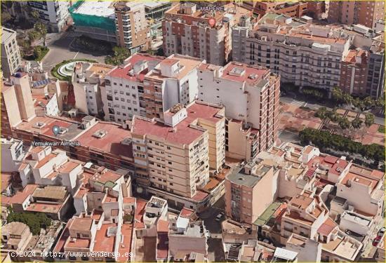 VENDEMOS UN ALMACÉN-GARAJE CERCA DE LA RAMBLA A LA ALTURA DE LA VAGUADA - ALMERIA