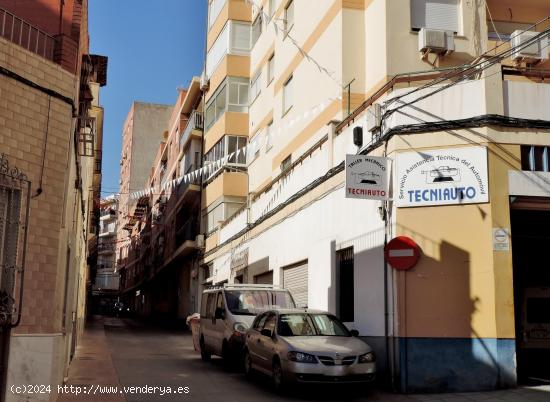 VENDEMOS UN ALMACÉN-GARAJE CERCA DE LA RAMBLA A LA ALTURA DE LA VAGUADA - ALMERIA