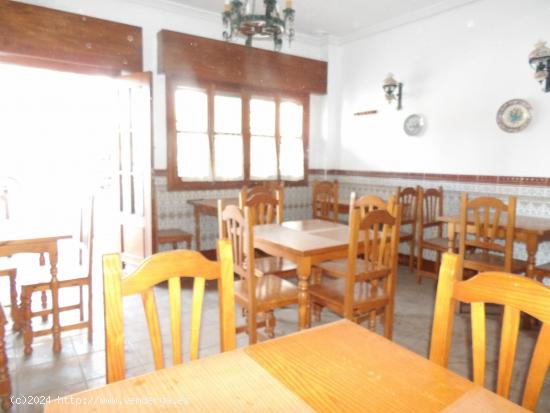 BAR CON LICENCIA DE COCINA JUNTO A LA AV. CÁDIZ!!! - CORDOBA