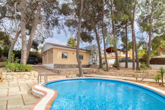  CHALET INDEPENDIENTE ESQUINERO Y REFORMADO CON PISCINA PROPIA EN URBANIZACIÓN SAN GERARDO - VALENCI 