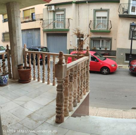 VENTA EN TÍJOLA ( ALMERÍA ), DE CASA FAMILIAR DE 8 HABITACIONES. - ALMERIA