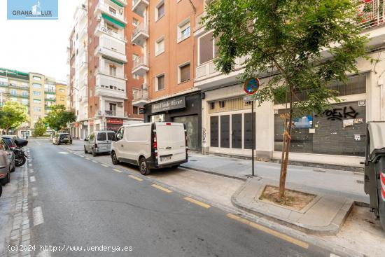  JUNTO AL COLEGIO SAN ISIDORO - GRANADA 