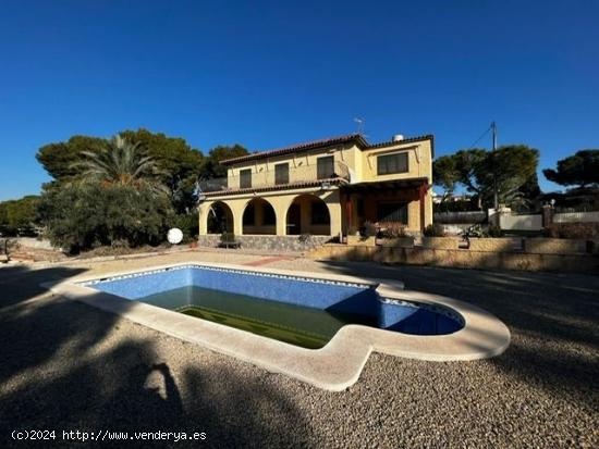 FINCA CON 2 CHALETS CARRETERA ELCHE-SANTA POLA - ALICANTE