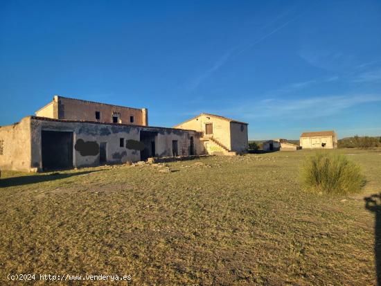  SE VENDE PARCELA EN TABERNAS CON CORTIJO PARA REFORMAR - ALMERIA 