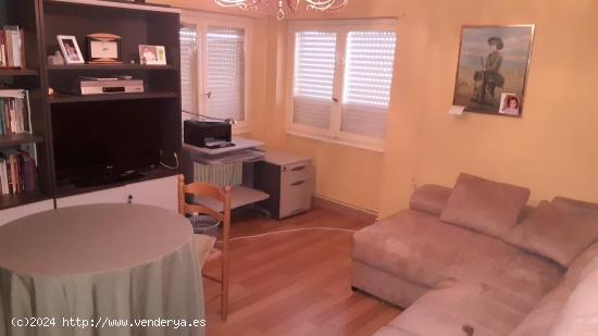  SE VENDE PISO AMUEBLADO, 75 M2, COCINA, SALÓN, 3 HAB., BAÑO, CALEFACCIÓN. POCA COMUNIDAD - LEON 