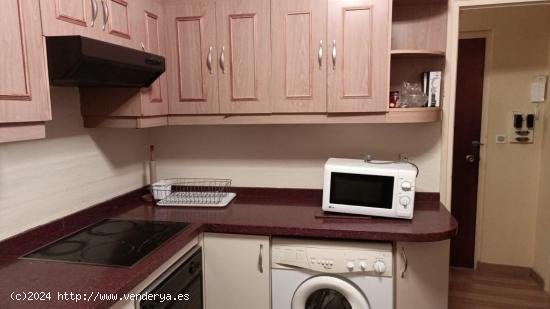 SE VENDE PISO AMUEBLADO, 75 M2, COCINA, SALÓN, 3 HAB., BAÑO, CALEFACCIÓN. POCA COMUNIDAD - LEON