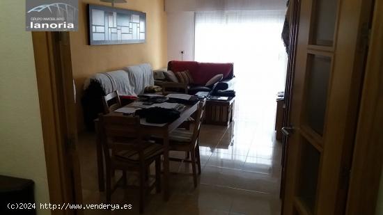 GRUPO LA NORIA VENDE AMPLIO PISO JUNTO AL PARQUE, CON 4 HAB, 2 BAÑOS Y GARAJE INCLUIDO EN PRECIO. -