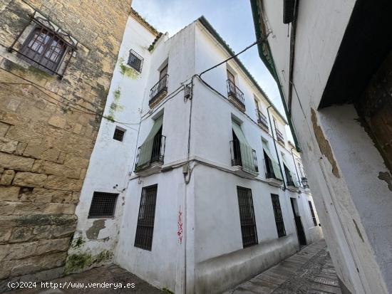 CASA DE TECHOS ALTOS EN PLENA JUDERÍA, CORDOBA - CORDOBA