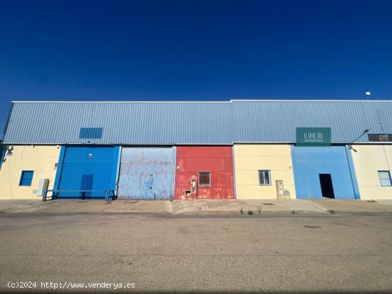 Venta de Nave Industrial de 200 m² en Polígono Industrial El Cerro, Guillena - SEVILLA