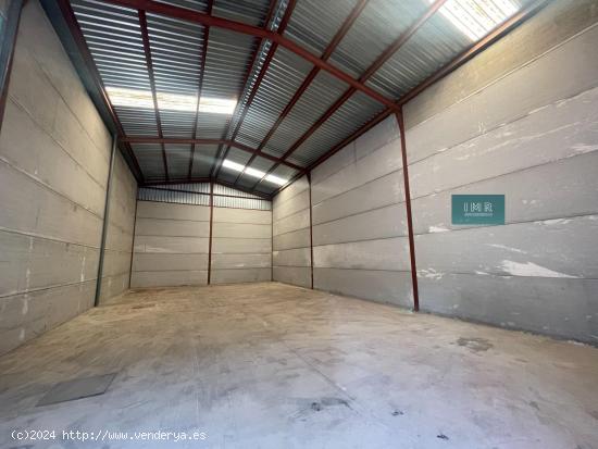 Venta de Nave Industrial de 200 m² en Polígono Industrial El Cerro, Guillena - SEVILLA