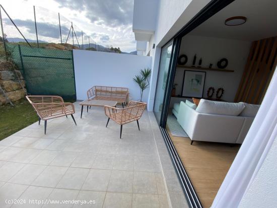 Adosado esquina terraza 24.57 m2 y Jardín 165.02 m2 SURESTE con semisótano 47.39 m2 - MALAGA