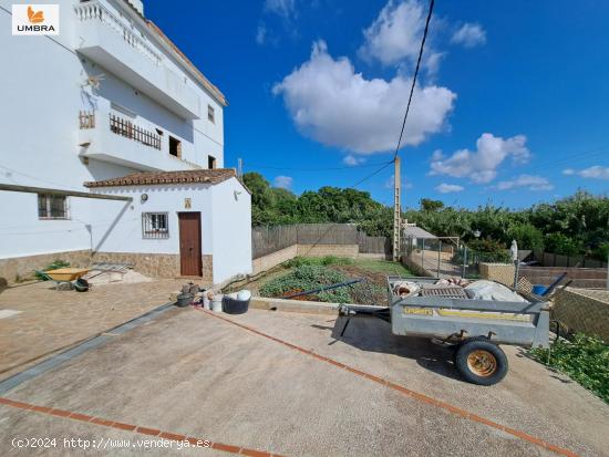 CASA CON PARCELA EN VENTA EN VEJER ZONA LA OLIVA - CADIZ