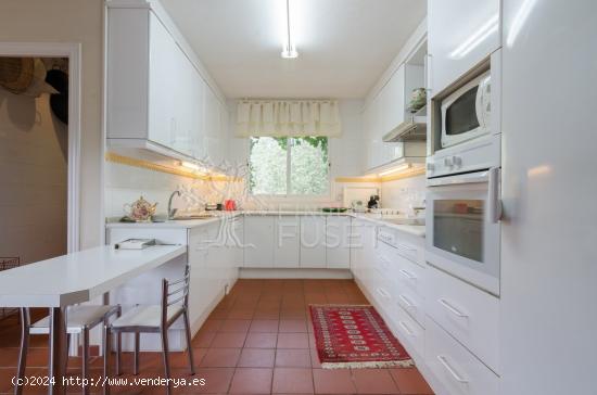 Preciosa casa con terreno y piscina en venta en Cabrera de Mar - BARCELONA