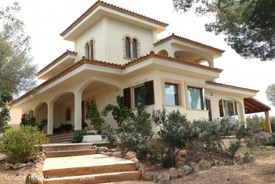 ESPECTACULAR CHALET CON PISCINA CON VISTAS PANORÁMICAS A LA BAHÍA DE PALMA - BALEARES