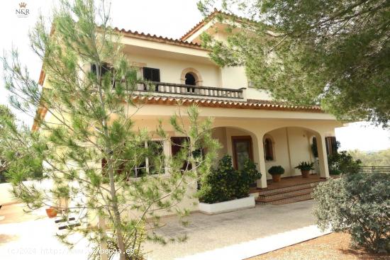 ESPECTACULAR CHALET CON PISCINA CON VISTAS PANORÁMICAS A LA BAHÍA DE PALMA - BALEARES