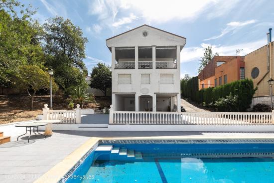 Espectacular chalet en Monachil con piscina y vistas a la ciudad - GRANADA