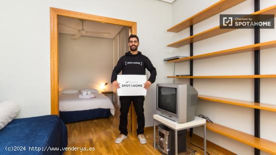 Amplio piso de 1 cama con aire acondicionado en la animada zona de Malasaña - MADRID