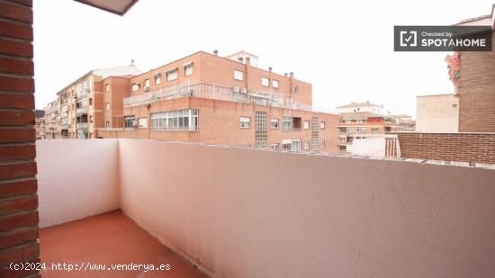 Habitación equipada con estantería en piso compartido, Ronda - GRANADA