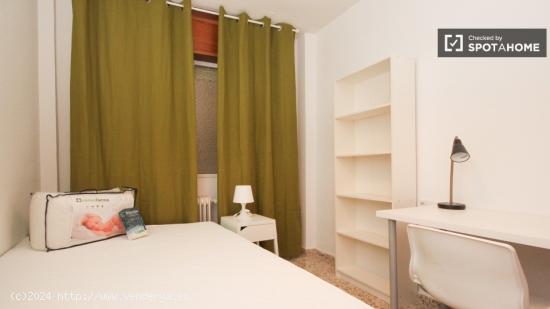 Acogedora habitación con llave independiente en apartamento compartido, Ronda - GRANADA