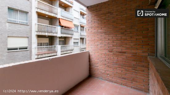 Habitación equipada con ventana con vista a la calle en un apartamento de 5 dormitorios, Ronda - GR