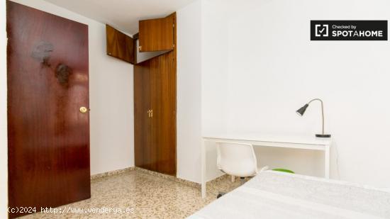 Habitación equipada con estantería en un apartamento de 5 dormitorios, Ronda - GRANADA