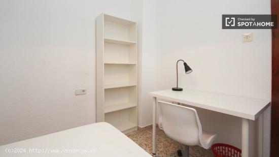 Acogedora habitación con calefacción en piso compartido, Ronda - GRANADA