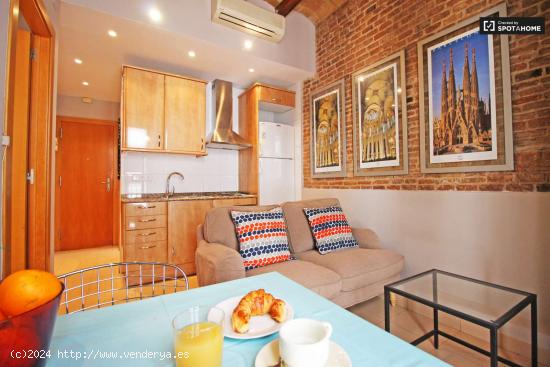 Luminoso apartamento de 1 dormitorio con balcón en la zona de Gràcia - BARCELONA