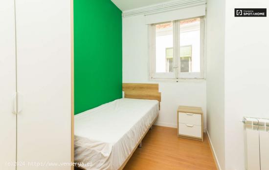  Relajante habitación con escritorio en piso compartido, Latina - MADRID 