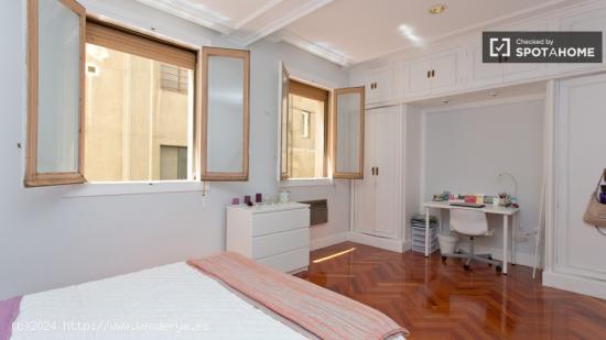 Impresionante habitación con escritorio en un apartamento de 9 habitaciones, Chamberí - MADRID