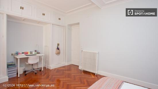 Impresionante habitación con escritorio en un apartamento de 9 habitaciones, Chamberí - MADRID