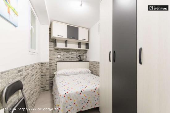 Habitación moderna con llave independiente en apartamento de 4 dormitorios, Acacias - MADRID