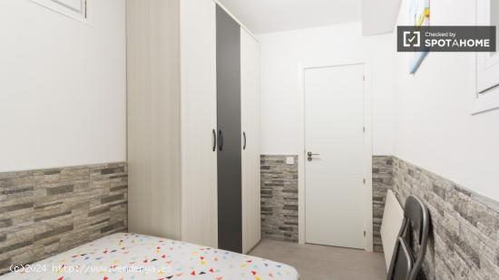 Habitación moderna con llave independiente en apartamento de 4 dormitorios, Acacias - MADRID