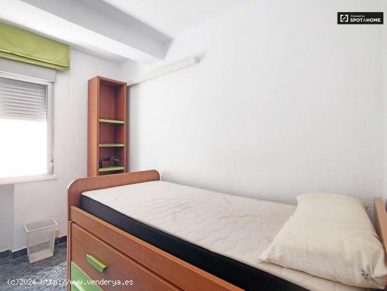 Habitación confortable con llave independiente en apartamento de 3 dormitorios, Carabanchel - MADRI