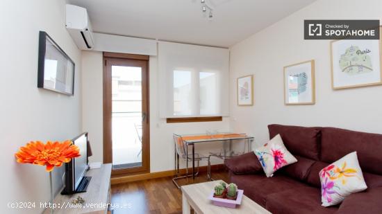 Se alquila apartamento de 1 dormitorio con terraza en Ciudad Lineal - MADRID