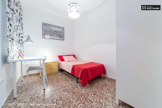 Habitación acogedora con armario independiente en el apartamento compartido, Jesús - VALENCIA