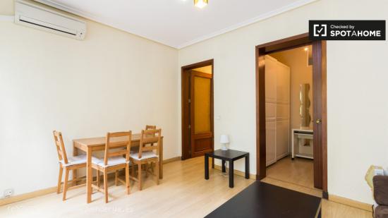 apartamento de 2 dormitorios con aire acondicionado y balcón en alquiler en Almagro y Trafalgar - M