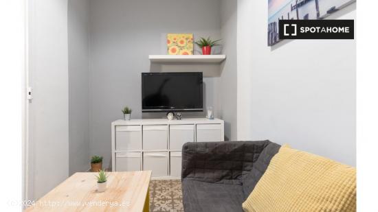 Habitación acogedora en un apartamento de 7 dormitorios en el Eixample, Barcelona - BARCELONA