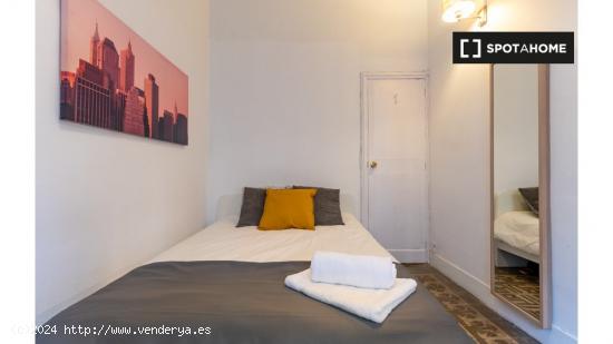 Habitación acogedora en un apartamento de 7 dormitorios en el Eixample, Barcelona - BARCELONA