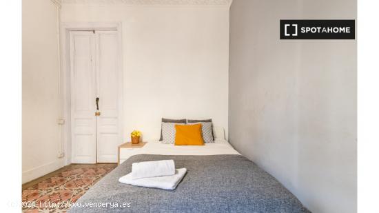 Habitación acogedora en un apartamento de 7 dormitorios en el Eixample, Barcelona - BARCELONA