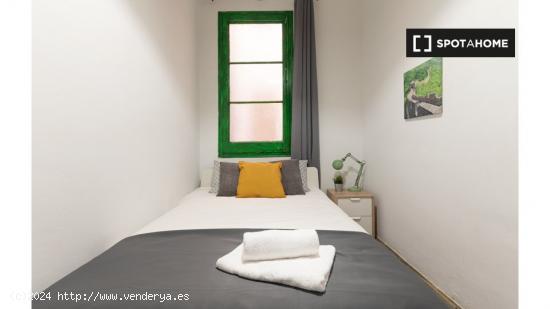 Habitación amueblada con llave independiente en el apartamento de 7 dormitorios, Eixample - BARCELO