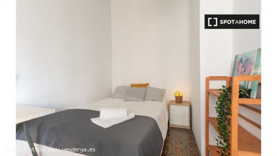 Relajante habitación con armario independiente en el apartamento de 7 dormitorios, Eixample - BARCE