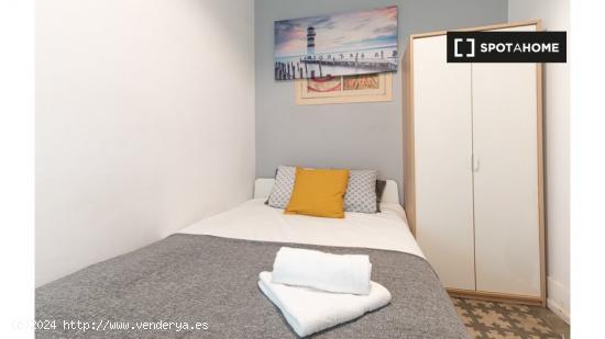 Habitación privada con armario independiente en el apartamento de 7 dormitorios, Eixample - BARCELO