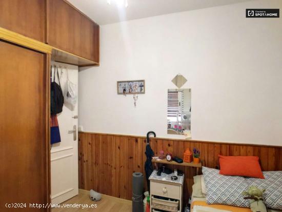 Habitación acogedora con llave independiente en un apartamento de 4 dormitorios, Carabanchel - MADR